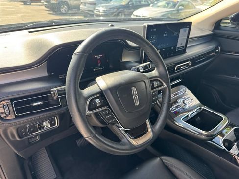 Used 2023 Lincoln Nautilus FWD w/ Premium Package image 9