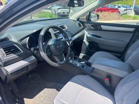 Used 2019 Subaru Outback 2.5i AWD/4WD image 3