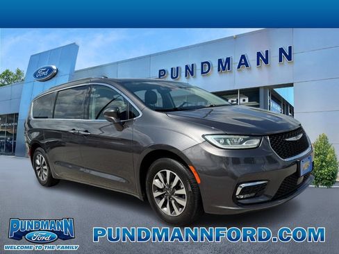 Used 2021 Chrysler Pacifica Touring-L FWD image 1