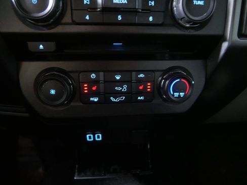 Used 2018 Ford F150 XLT w/ Equipment Group 302A Luxury AWD/4WD image 23