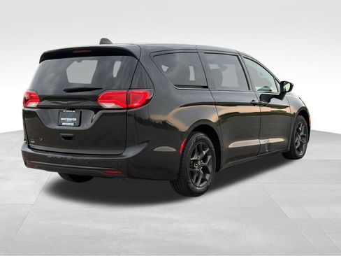 Used 2019 Chrysler Pacifica Touring Plus w/ S Appearance Package FWD image 22