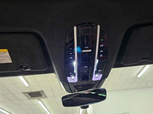 Used 2022 Porsche Cayenne Turbo S image 25