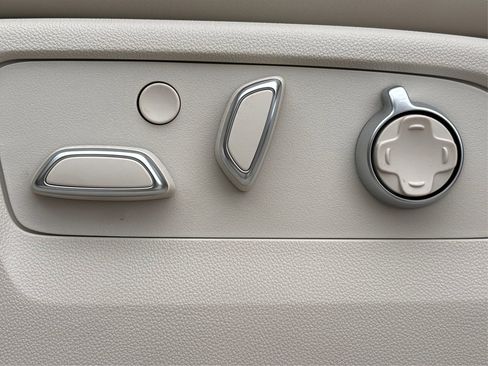 New 2025 Cadillac Escalade ESV Sport Platinum image 31