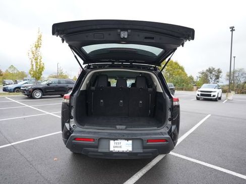 Used 2023 Nissan Pathfinder SV image 17