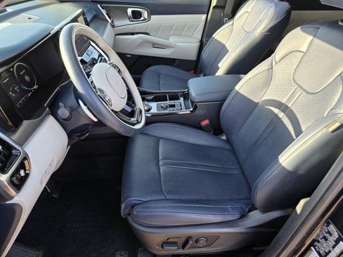 Certified 2024 Kia Sorento SX Prestige AWD/4WD image 11