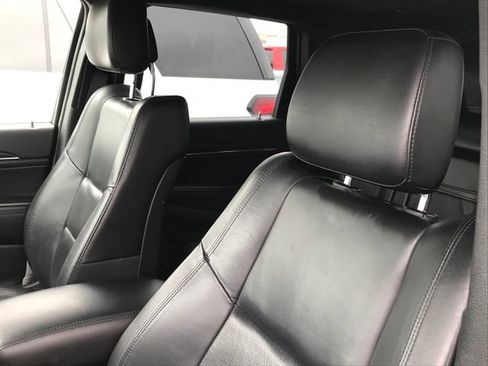 Used 2022 Jeep Grand Cherokee Limited w/ Luxury Group II image 4