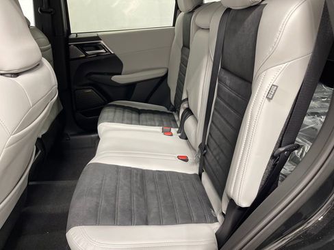 New 2025 Mitsubishi Outlander SE image 23