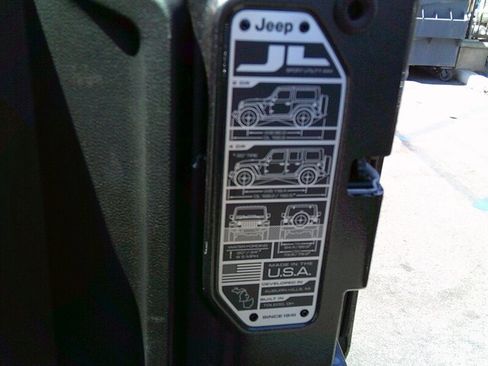 Used 2024 Jeep Wrangler Unlimited AWD/4WD image 18