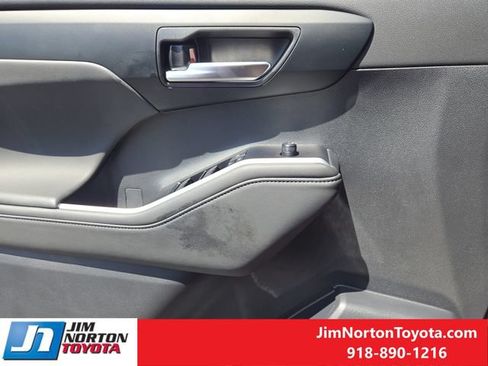 Used 2026 Toyota Highlander XLE AWD/4WD image 25