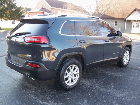 Used 2018 Jeep Cherokee Latitude Plus w/ Cold Weather Group image 5