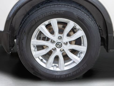 Used 2019 Nissan Rogue SV image 37