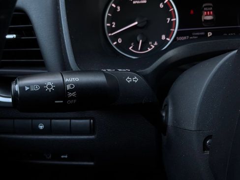 Used 2025 Nissan Rogue SV FWD image 36