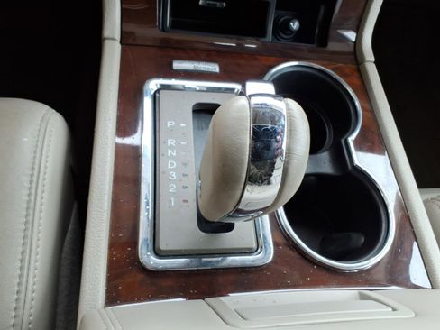 Used 2014 Lincoln Navigator L 4WD image 23