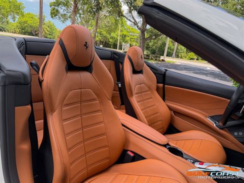Used 2017 Ferrari California T RWD image 34