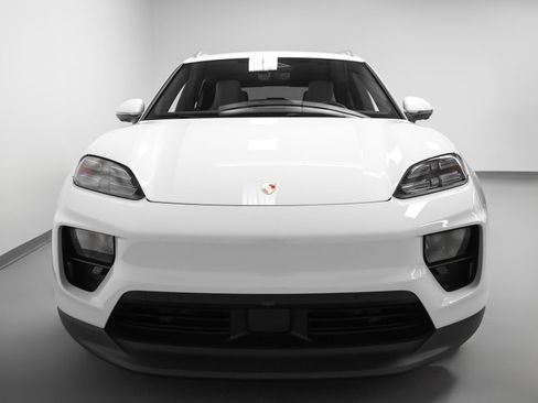 Certified 2025 Porsche Macan 4 Electric AWD/4WD image 8