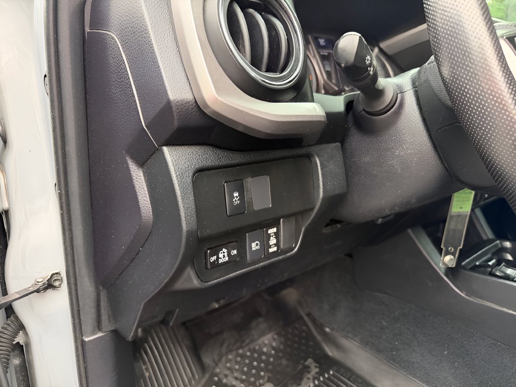 Used 2021 Toyota Tacoma SR5 w/ Trail Edition AWD/4WD image 18