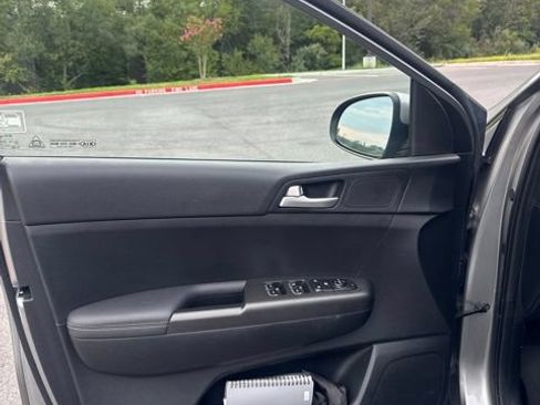 Used 2020 Kia Sportage LX AWD/4WD image 14