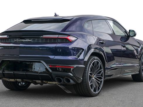 Used 2025 Lamborghini Urus SE image 3