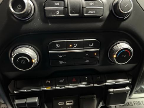 Used 2022 Chevrolet Silverado 2500 LT AWD/4WD image 33