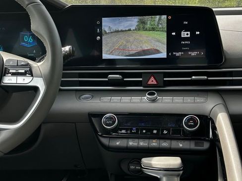 Certified 2025 Hyundai Elantra SEL FWD image 22