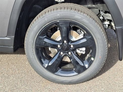 New 2025 Jeep Grand Cherokee Limited w/ Luxury Tech Group II image 6