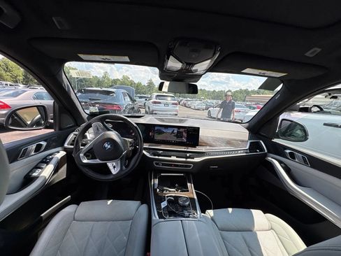 Used 2024 BMW X7 xDrive40i w/ Premium Package AWD/4WD image 7