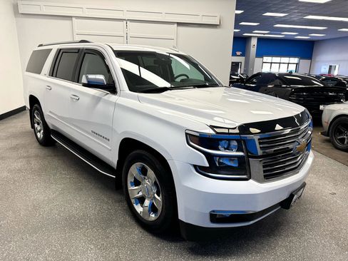 Used 2016 Chevrolet Suburban LTZ image 4