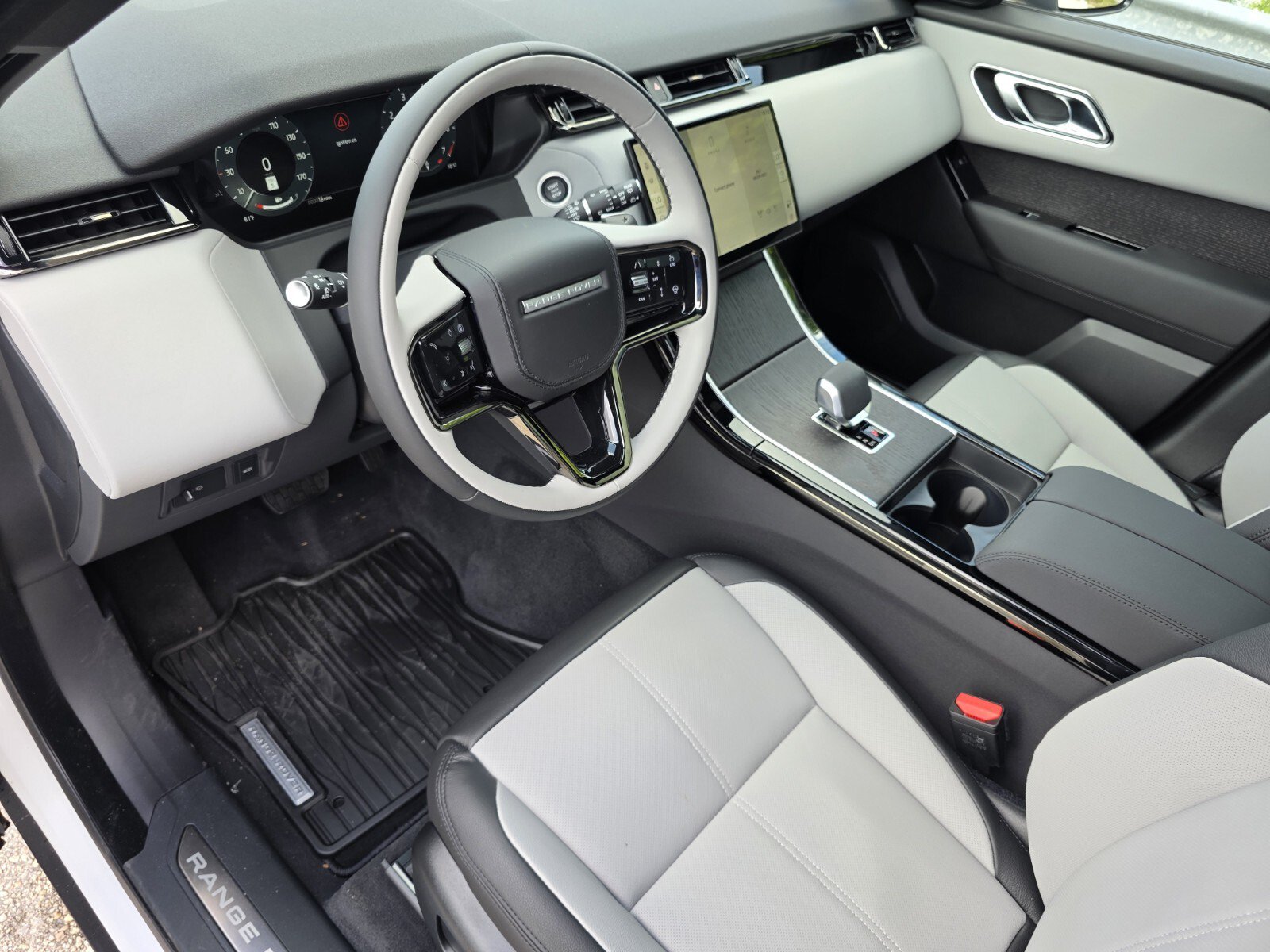 Used 2026 Land Rover Range Rover Velar S AWD/4WD image 11