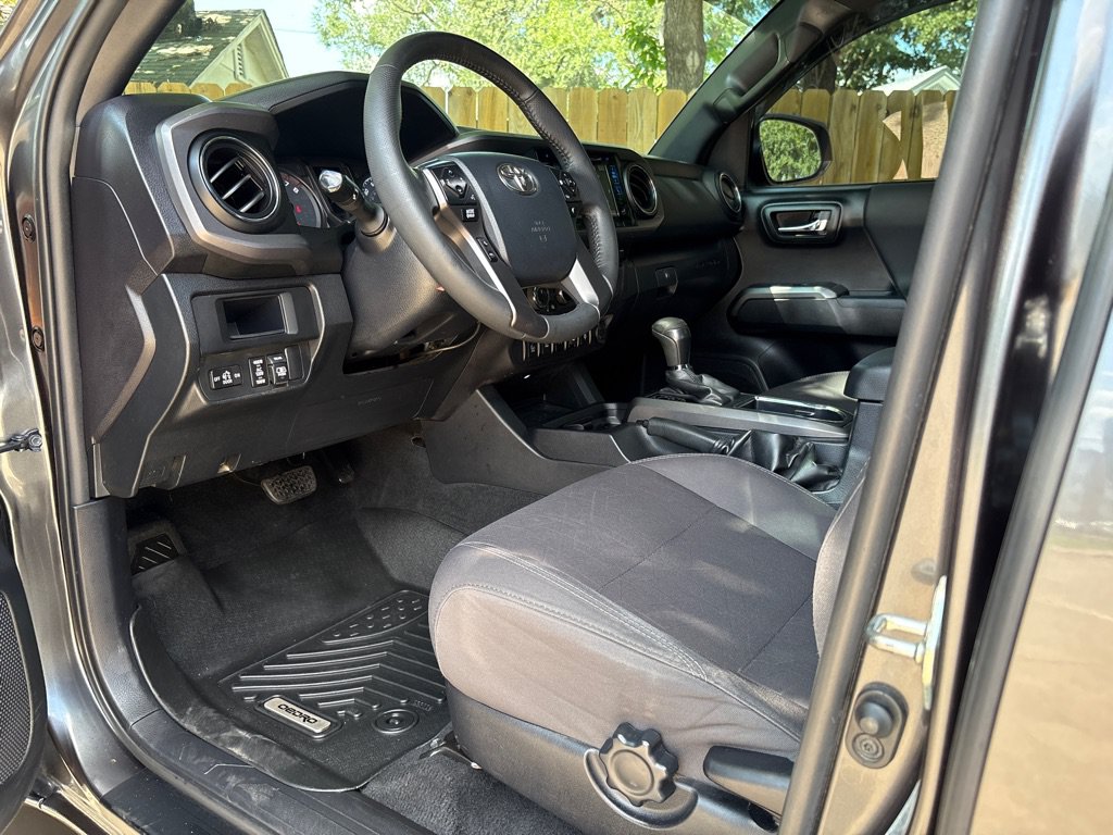Used 2017 Toyota Tacoma TRD Sport w/ Premium & Technology Package AWD/4WD image 22
