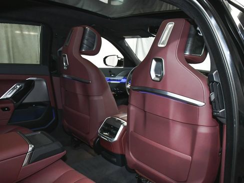 Used 2023 BMW 760i xDrive w/ Parking Assistance Package image 65