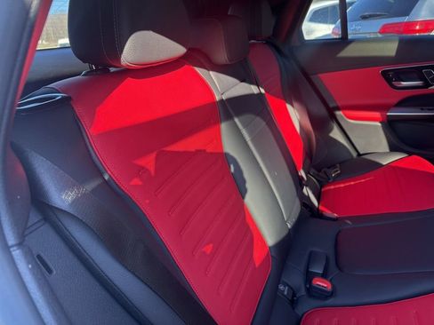 Used 2024 Mercedes-Benz GLC 300 4MATIC image 39