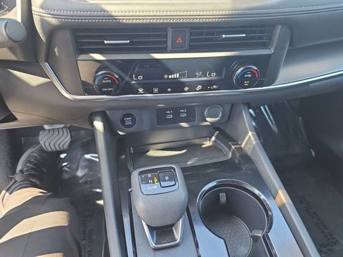 Used 2025 Nissan Rogue SV FWD image 17