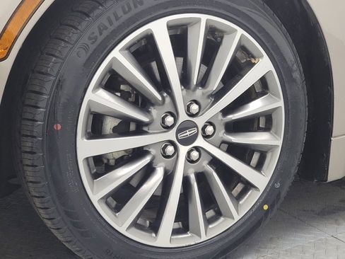 Used 2020 Lincoln MKZ image 31