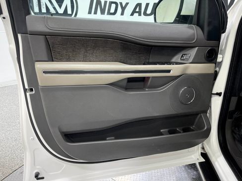Used 2018 Ford Expedition Max Limited w/ Equipment Group 301A AWD/4WD image 15