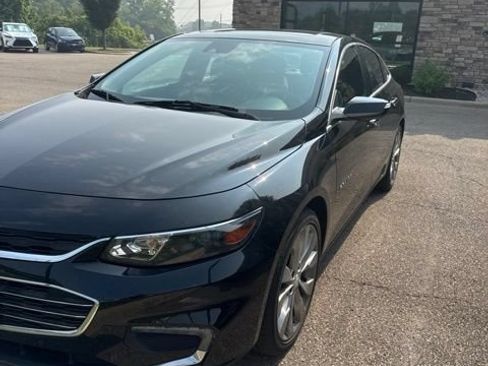Used 2017 Chevrolet Malibu Premier w/ Premier Sun and Wheel Package FWD image 1