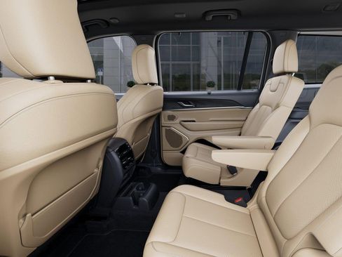 New 2025 Jeep Grand Cherokee L Limited w/ Luxury Tech Group II image 23