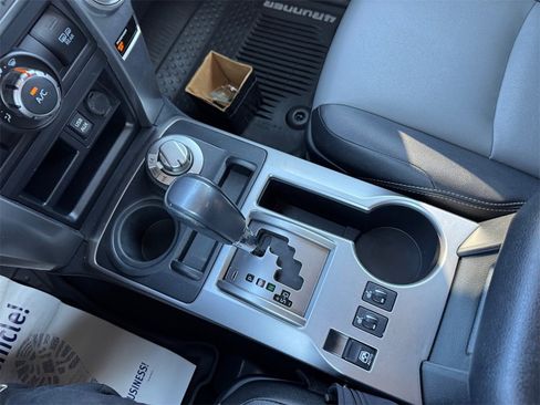 Used 2018 Toyota 4Runner SR5 Premium image 23