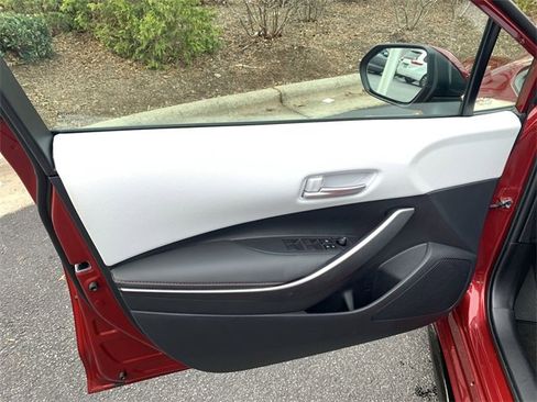 Used 2025 Toyota Corolla SE image 17