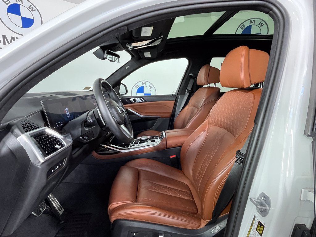 Used 2025 BMW X7 xDrive40i w/ M Sport Package AWD/4WD image 21