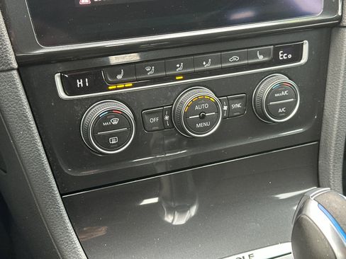 Used 2019 Volkswagen e-Golf SE w/ Driver Assistance Package image 20