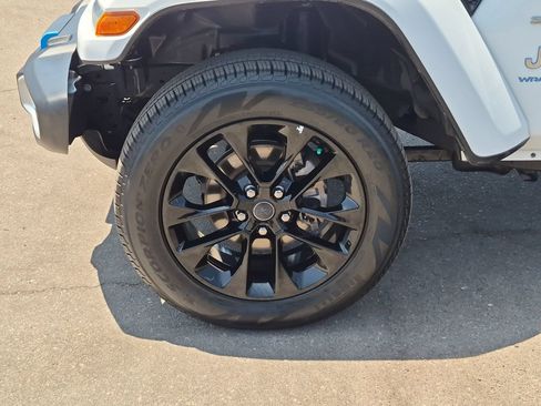 Used 2024 Jeep Wrangler Unlimited Sahara AWD/4WD image 10