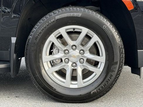 Used 2024 Chevrolet Tahoe LT w/ Luxury Package image 19