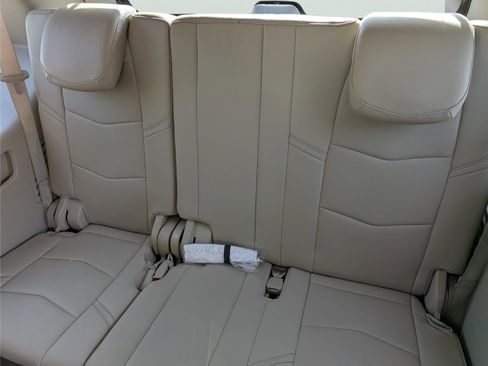 Used 2018 Cadillac Escalade Luxury RWD image 30