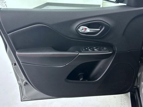 Used 2019 Jeep Cherokee Trailhawk w/ Comfort/Convenience Group image 9