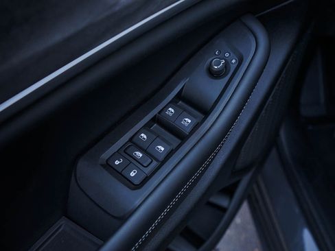 New 2025 Jeep Grand Cherokee Limited w/ Trailer Tow Package image 19