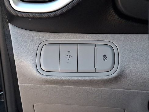 Used 2025 Hyundai Venue SEL image 26