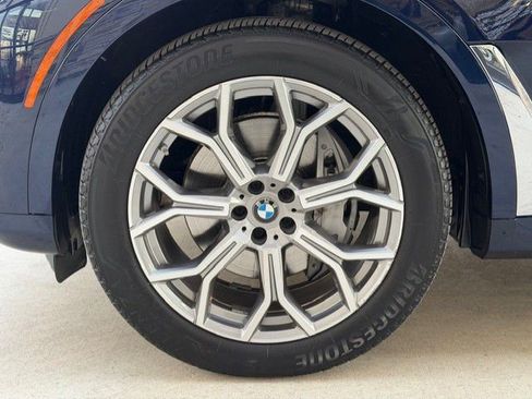 Used 2022 BMW X7 xDrive40i w/ Premium Package image 15