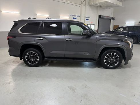 Used 2025 Toyota Sequoia Limited w/ Tow Technology Package AWD/4WD image 10