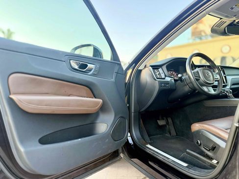 Used 2018 Volvo XC60 T5 Momentum w/ Convenience Package AWD/4WD image 14