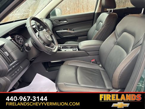 Used 2024 Nissan Pathfinder SL image 11